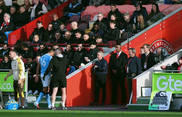 一曼城球迷在马德里遭到袭击 需接受手术治疗 一曼城球迷在马德里遭到袭击 需接受手术治疗