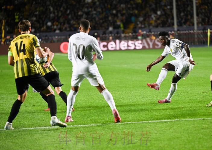 皇马大将功过参半:单刀突破进球+禁区内射门踢空! 皇马大将功过参半:单刀突破进球+禁区内射门踢空!