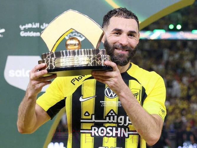 阿拉巴:本泽马表现不可思议 曼城一大优势是教练